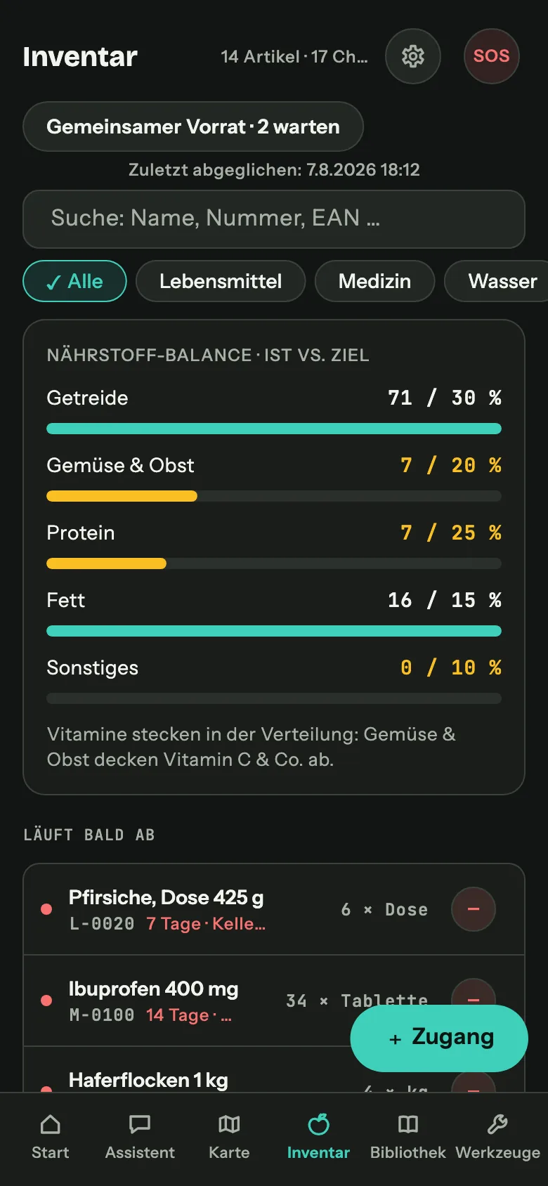 Inventar auf dem Handy im dunklen Modus mit Statuspunkten, Inventarnummern und Ablaufdaten.